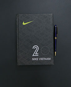 in-so-tay-bia-cung-dan-gay-nikevn